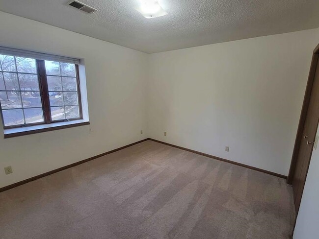 Building Photo - 916 Monroe St