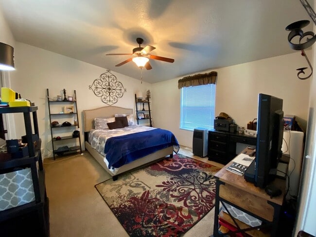 Building Photo - Hellgate Elementary School Area - 3 Bed, 2 Bath, Garage and a Fenced Yard