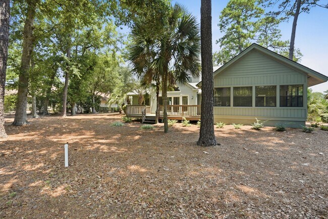 Building Photo - Enjoy Lowcountry living in this beautifully updated 3-Bed, 2-Bath home in Moss Creek!