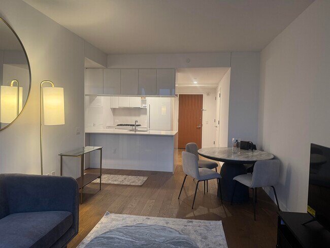 Building Photo - 99 Hudson St