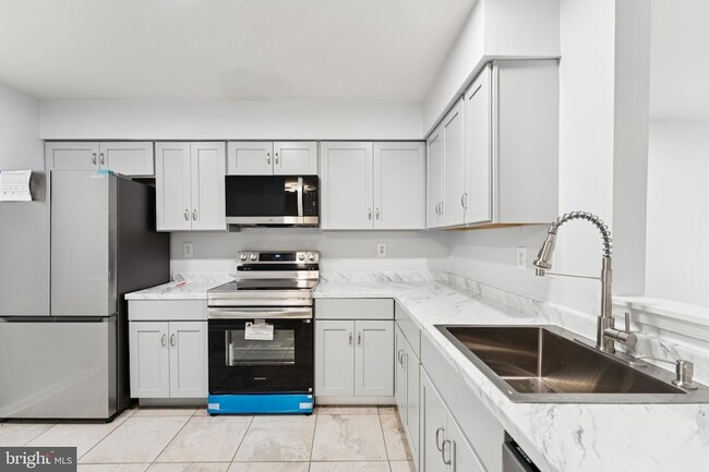 Building Photo - 7527 Belle Grae Dr