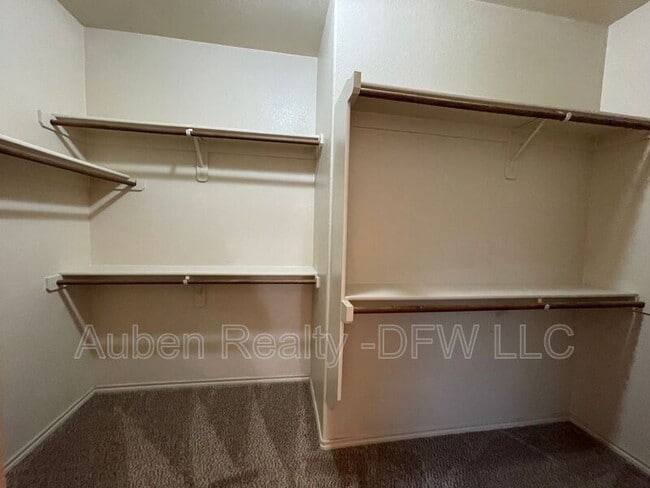 Building Photo - 532 Baverton Ln