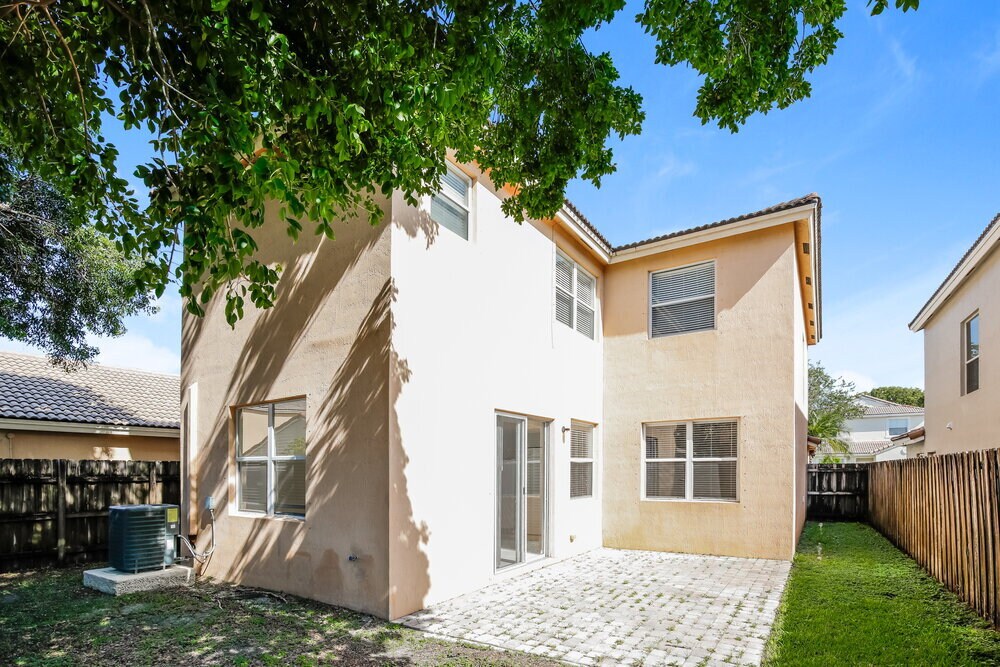 Building Photo - 1911 SE 14th Ct