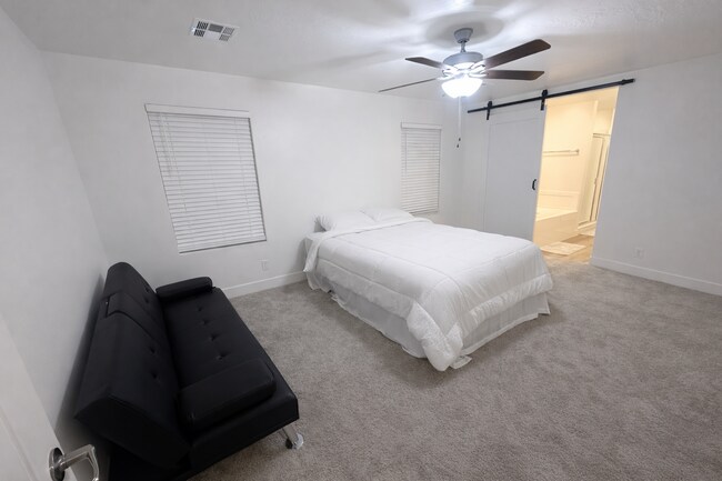 Building Photo - 4-Bed Stand Alone Home! 6+ Month Lease