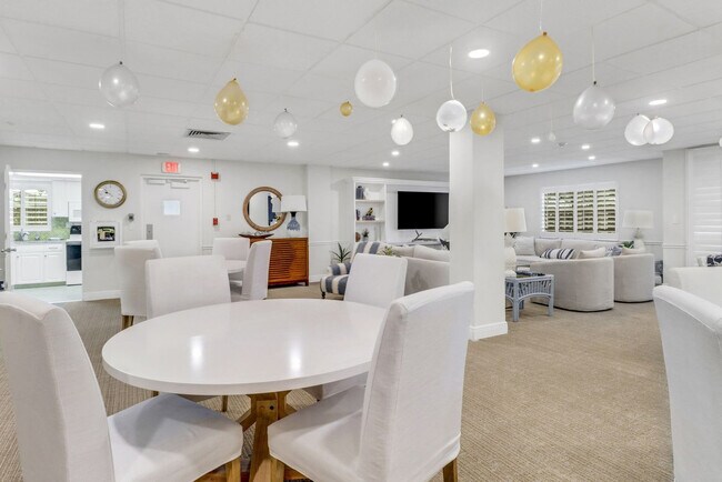 Building Photo - 220 Seaview Ct