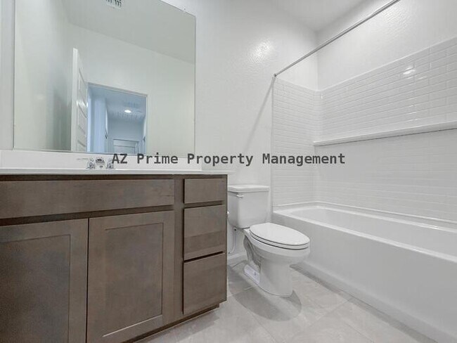 Building Photo - 9810 W Pinchot Ave