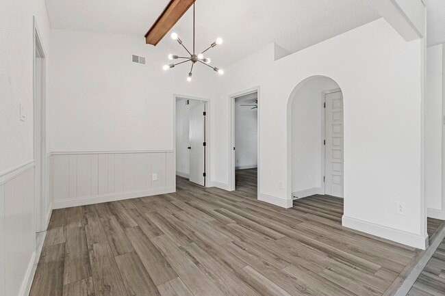 Building Photo - 2404 Kentfield Ln
