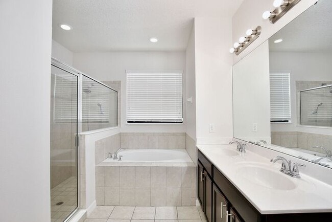 Building Photo - Stylish 4/3 Home with Covered Patio & Gara...