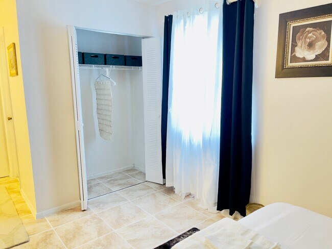 Building Photo - 64 Pine Track