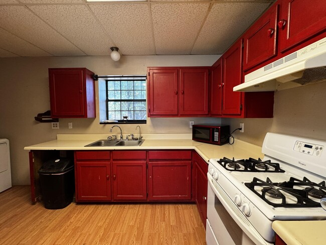 Building Photo - 811 Theresa Dr