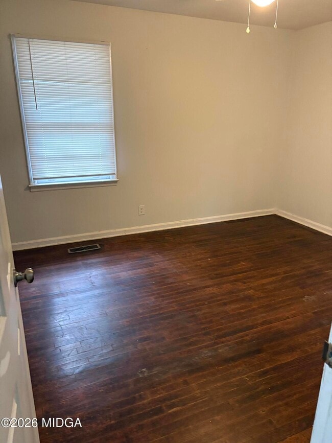 Building Photo - 3358 Club Dr