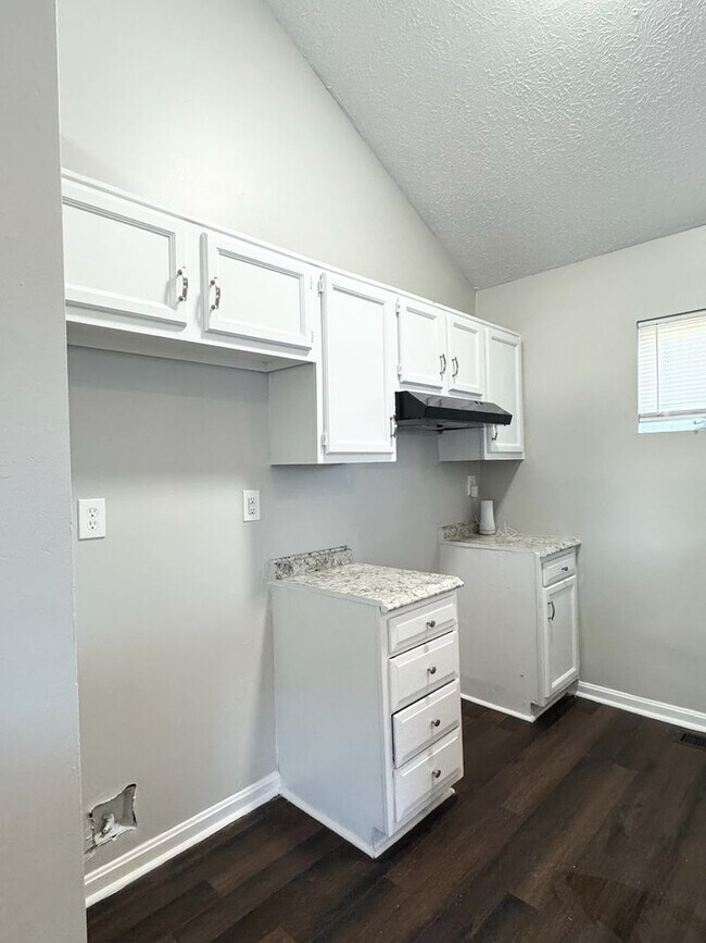 Building Photo - MOVE IN SPECIAL! $100 SECURITY DEPOSIT