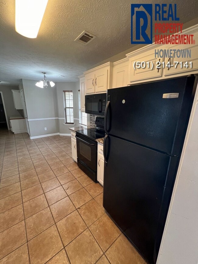 Building Photo - 17 Mustang Dr