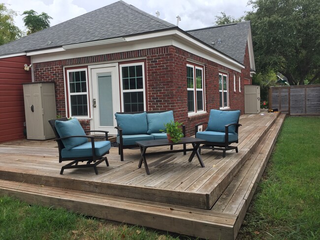 Building Photo - 301 Clifford St