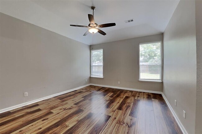 Building Photo - 2331 Trotter Dr