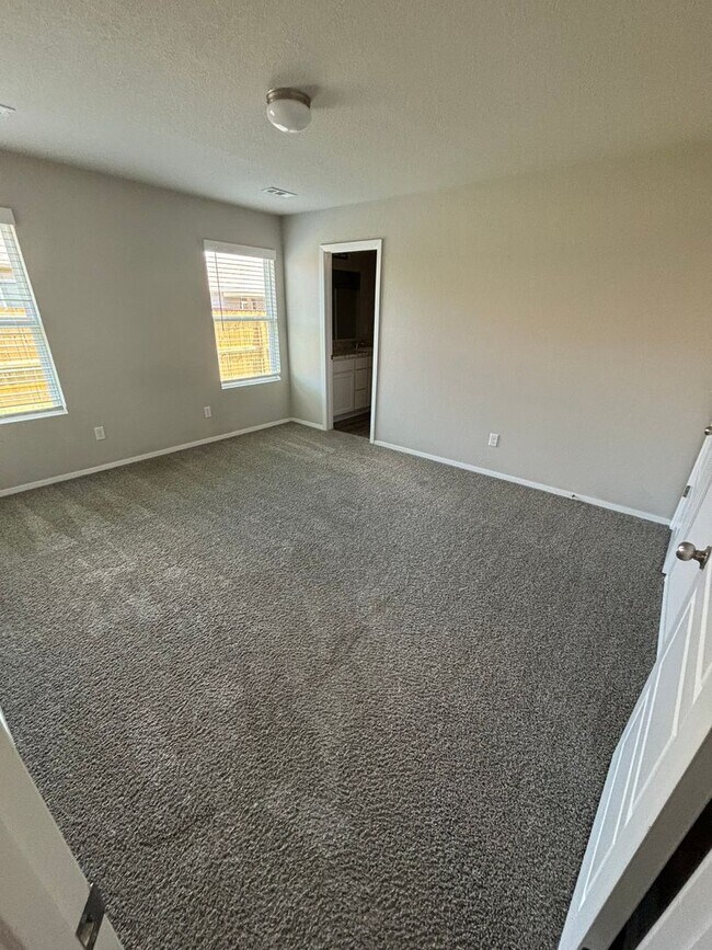 Building Photo - Location, Style, and Space: South Fayetteville Living at Its Best!