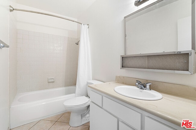 Building Photo - 9351 Via Crema