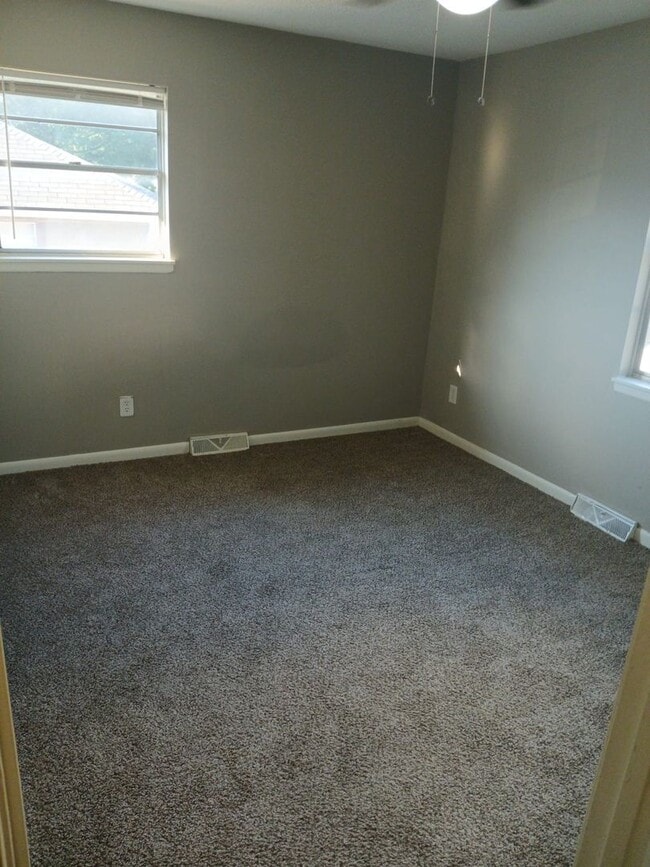Building Photo - 5036-5038 N Topping Duplex