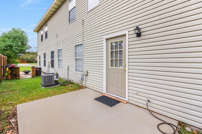 Building Photo - 1828 Sod Dr