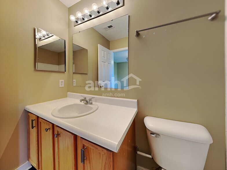 Building Photo - 127 Strawberry Fields Dr