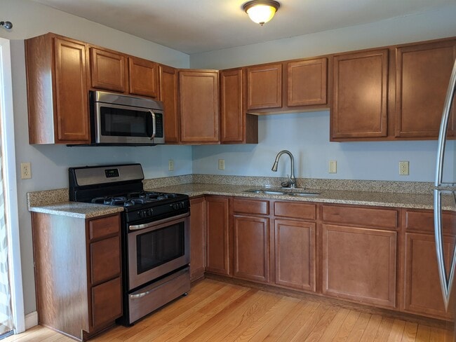 Building Photo - 1703 12th Ave