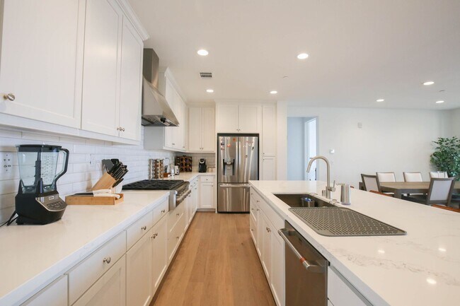 Building Photo - Enjoy Bay Views And Trails In This Newer Modern 3 Bedroom Home