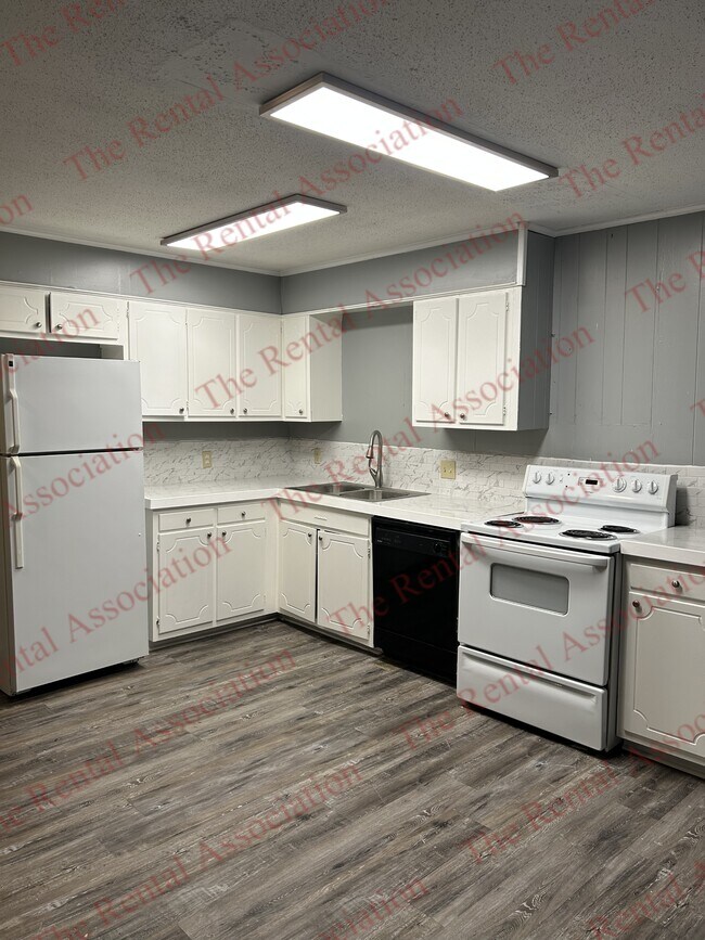Building Photo - 2314 Lily Dr