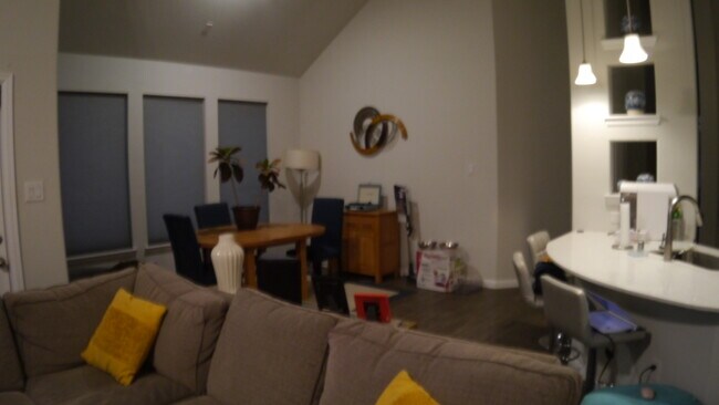 Building Photo - Natale ct