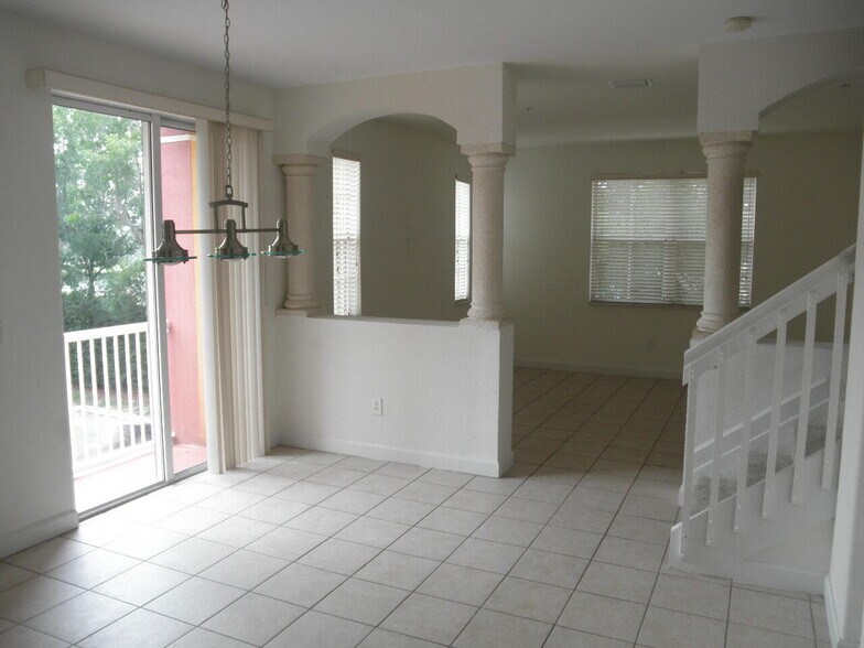 Building Photo - 2147 Shoma Dr