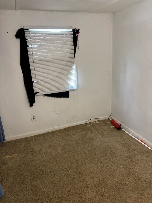 Building Photo - 475 Landis Ln