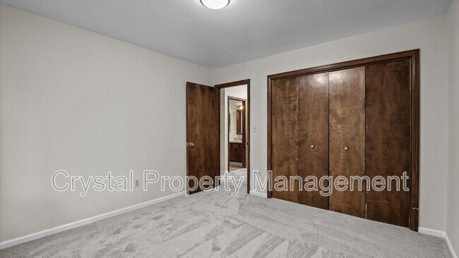 Building Photo - 1001 Walz Ave