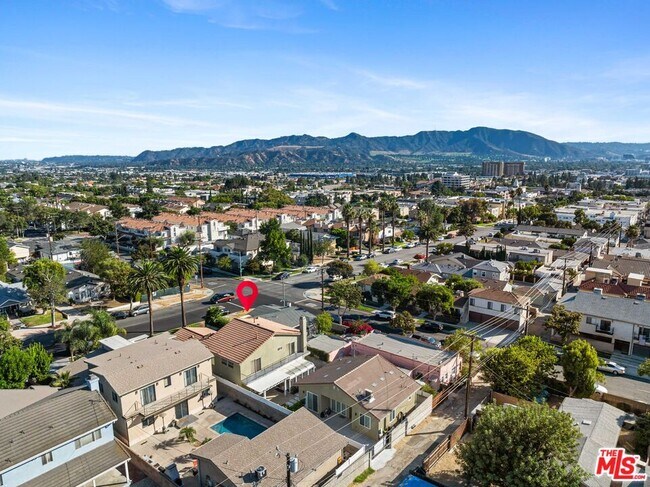Building Photo - 807 E Orange Grove Ave