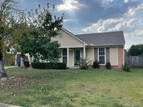 Building Photo - Magnolia Subdivision, quiet street
