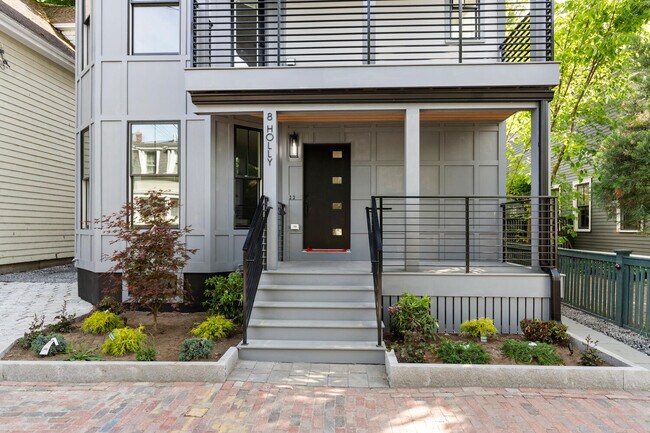 Building Photo - 8 Holly Ave