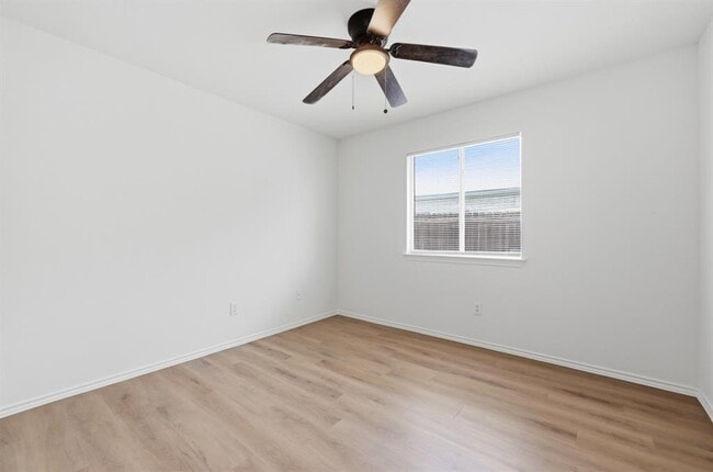 Building Photo - 123 Loon Lake Dr