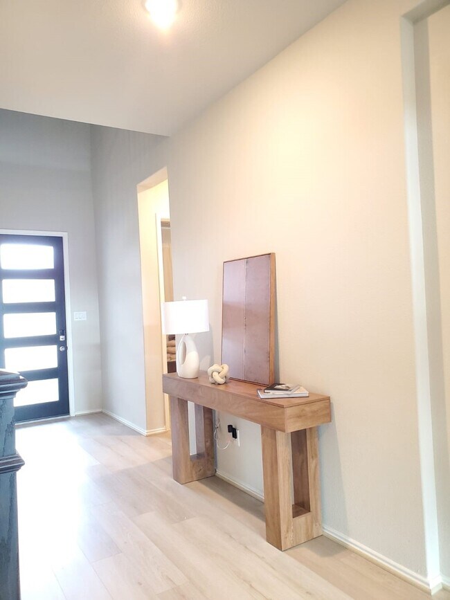 Building Photo - 2406 Pear Blossom Ln