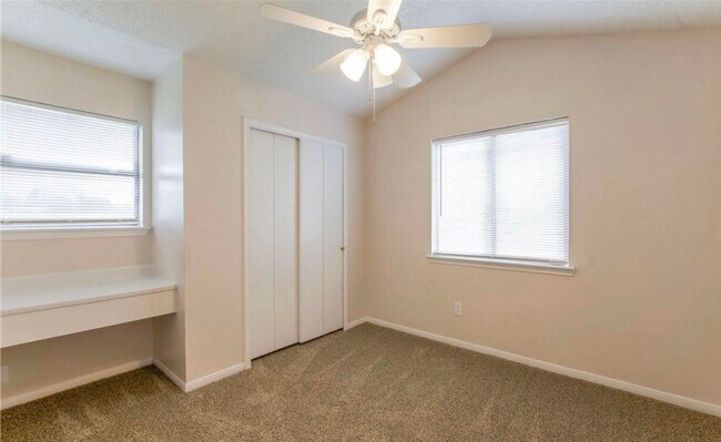 Building Photo - 2504 Magnum Cir