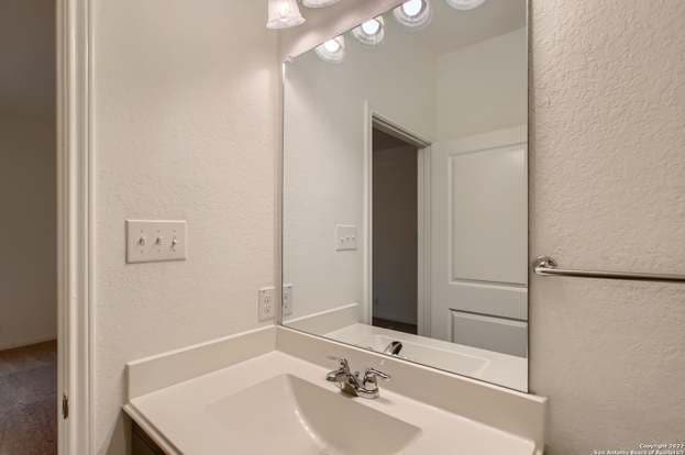 Building Photo - 4950 Hallies Gdn