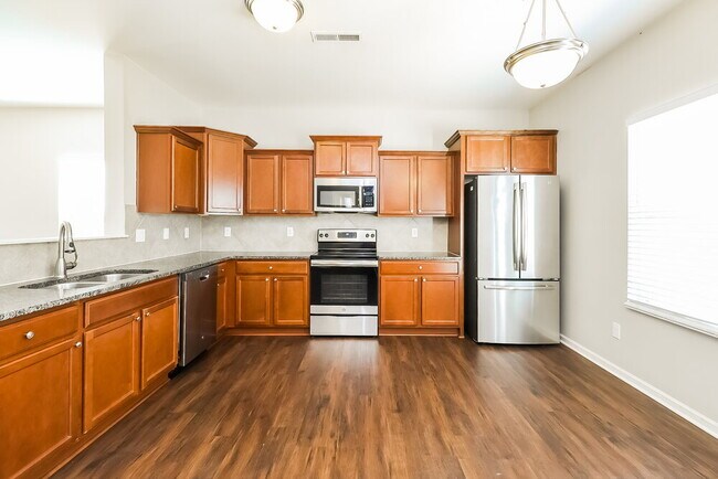 Building Photo - 252 Ranlo Ave