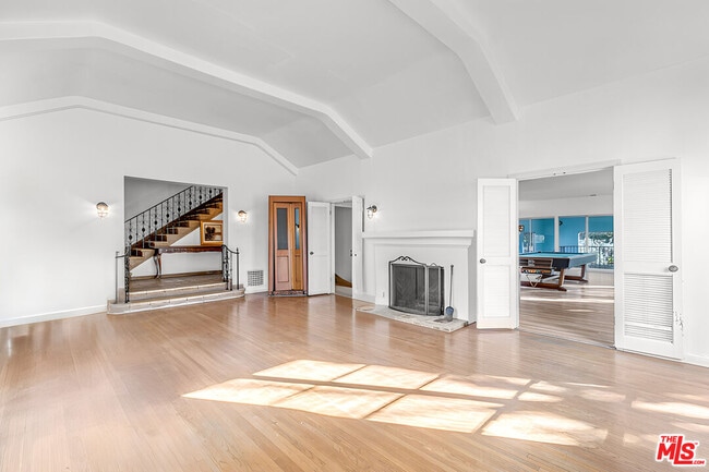 Building Photo - 1530 Valley View Rd