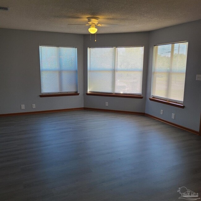 Building Photo - 905 N N St