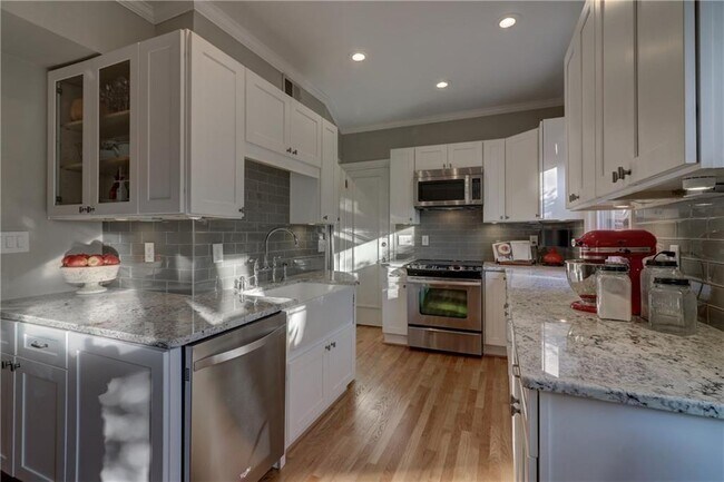 Building Photo - 2222 Peachtree Rd NW