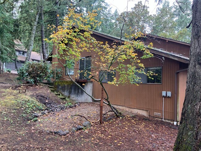 Building Photo - 422 Brookside Dr