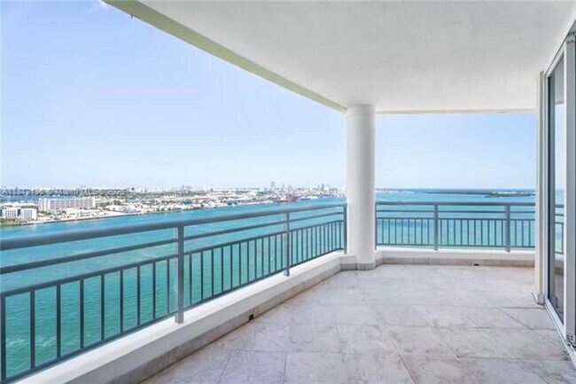 Building Photo - 848 Brickell Key Dr
