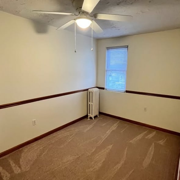 Building Photo - 135 N Carol Blvd