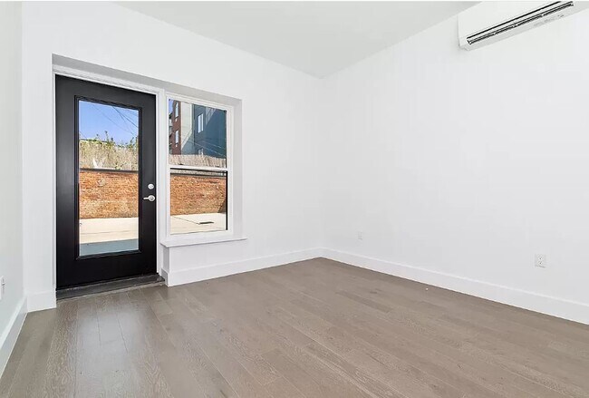 Building Photo - 154 Graham Avenue