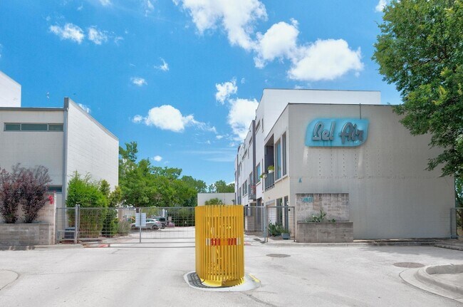 Building Photo - 4801 S Congress Ave