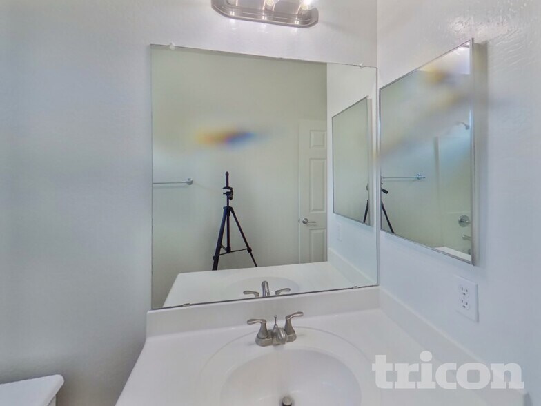 Building Photo - 42756 W Elizabeth Ave