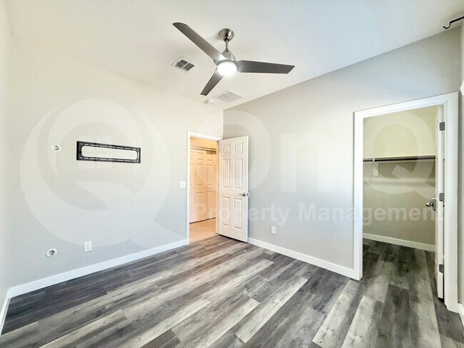 Building Photo - 765 W Whistling Thorn Ave