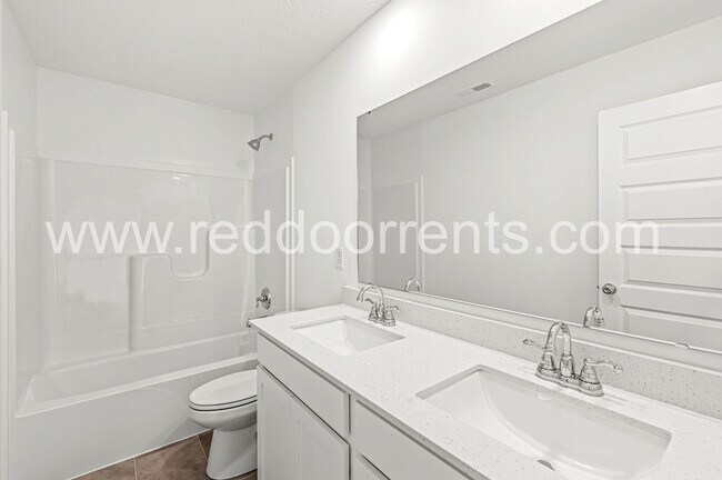 Building Photo - 2224 Boxwood Dr